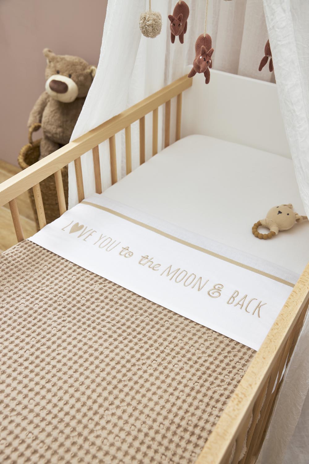Cot bed sheet Love you to the moon & back - sand - 100x150cm